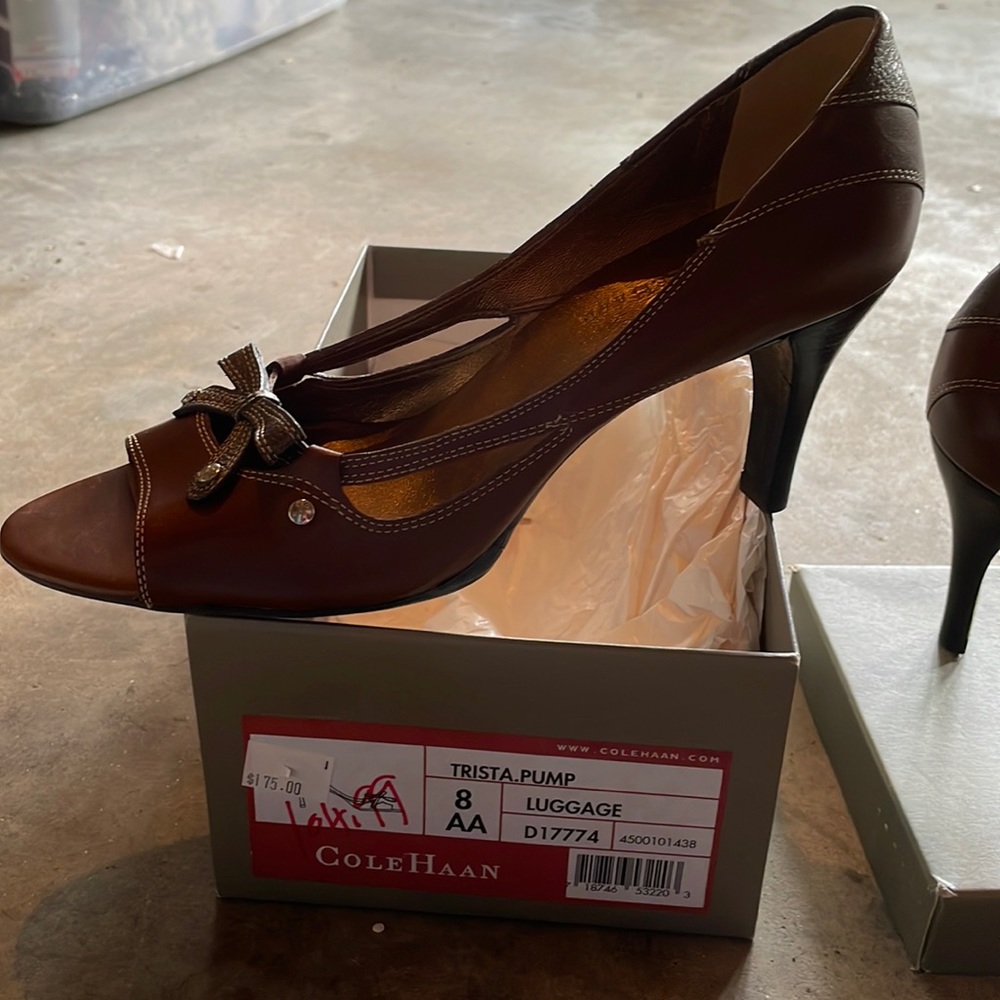 NIB size 8 AA brown Cole Haan dress shoes